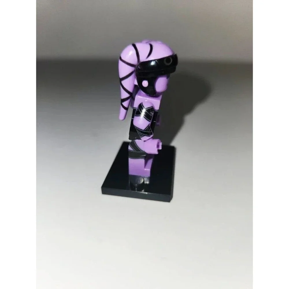 Star Wars Custom Twi’lek Dancer Minifigure - Purple Skin Variant